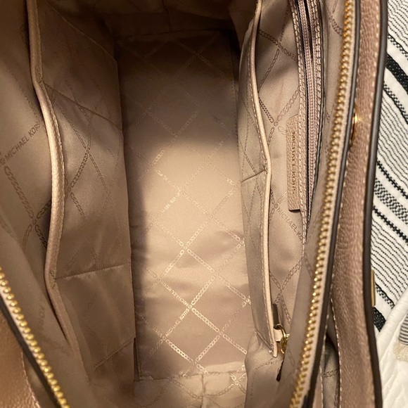 Pale Pink Michael Kors Purse - Picture 4 of 6